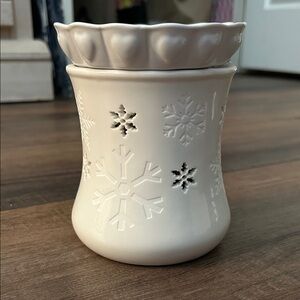 Scentsy Ivory Snowflake Ceramic Warmer
